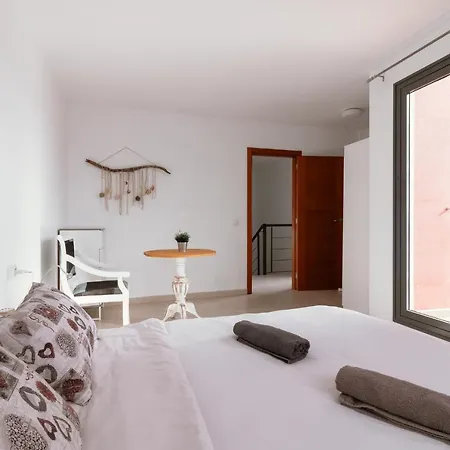 Flatguest + Beach + Pool + Wifi *